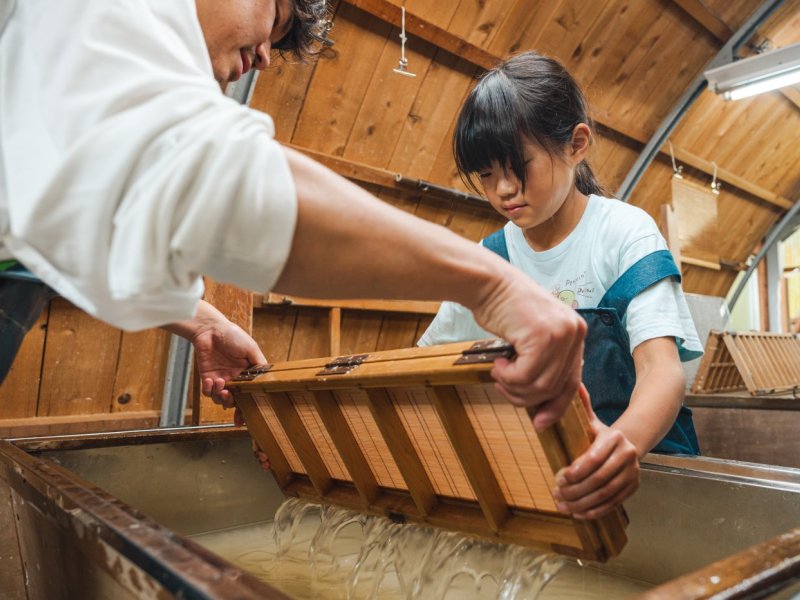 JAPANESE PAPER MAKING WORKSHOP -Shuzenji kamiya washi studio-