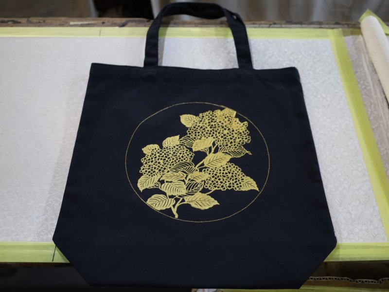 Create an Original Tote Bag with Tokyo's Traditional Craft of Dyeing