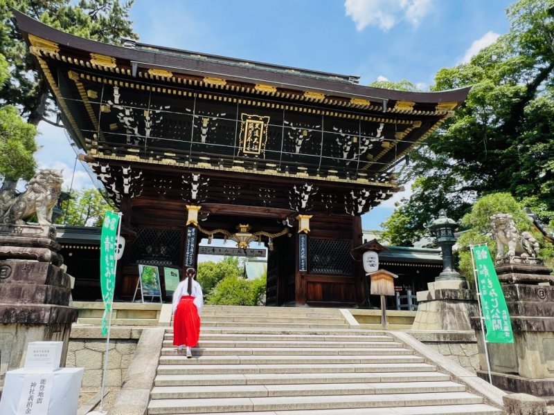 <Walking through the town of Nishijin... Eating Kyoto bento at a the Kyomachi family>