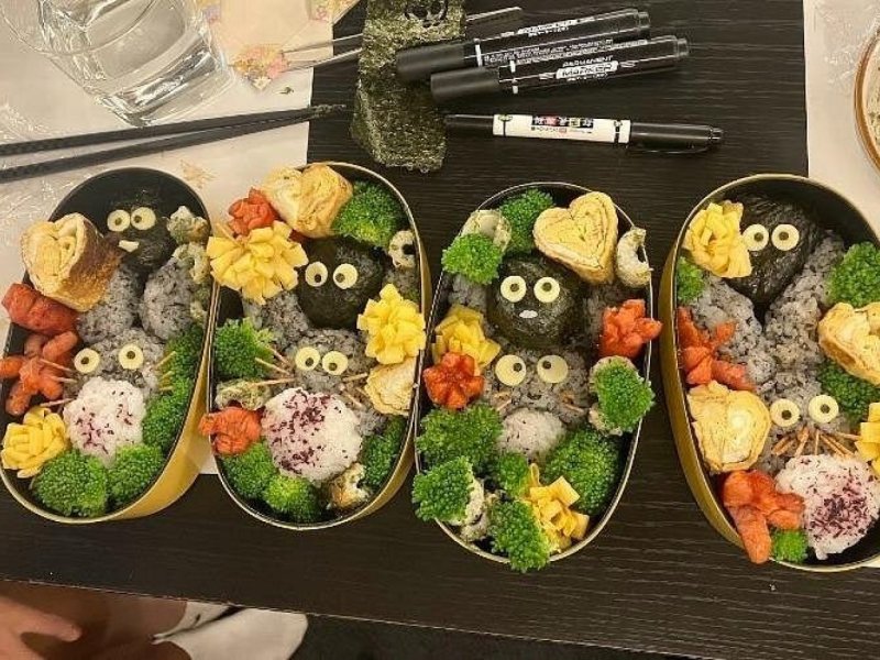 Making a bento box with cute character look in Japan