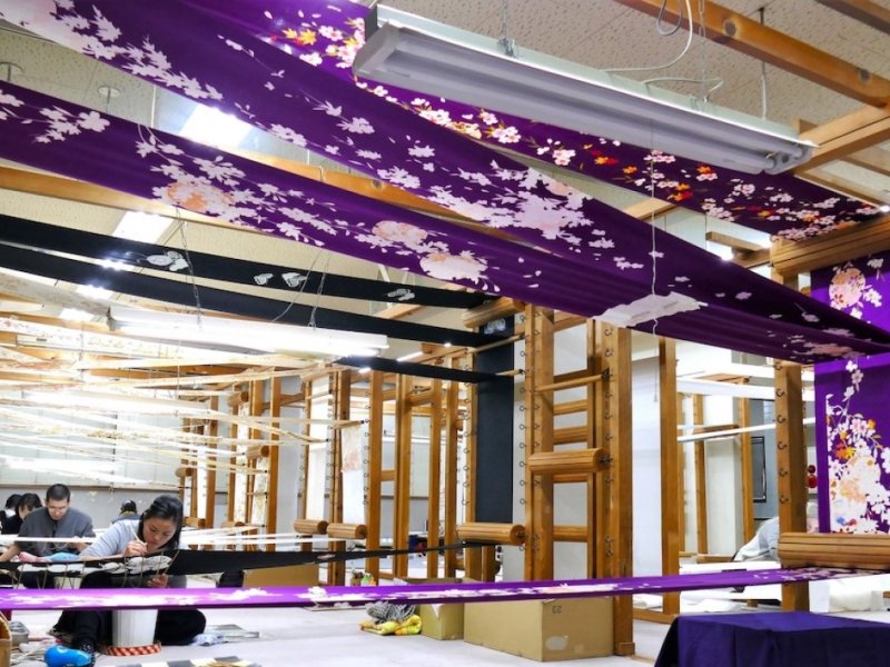 [Kyoto・Fushimi] Step Inside a Hand-Painted Kyo-Yuzen Workshop with Artisan Guide, A Tradition Since the Edo Period (Souvenir Included)